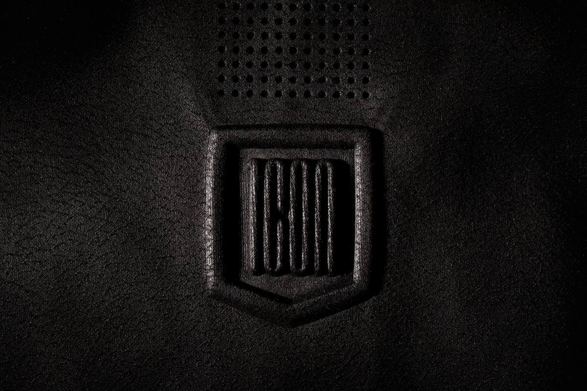 Icon Short Track™ Jacket - Short-Sleeve - Black
