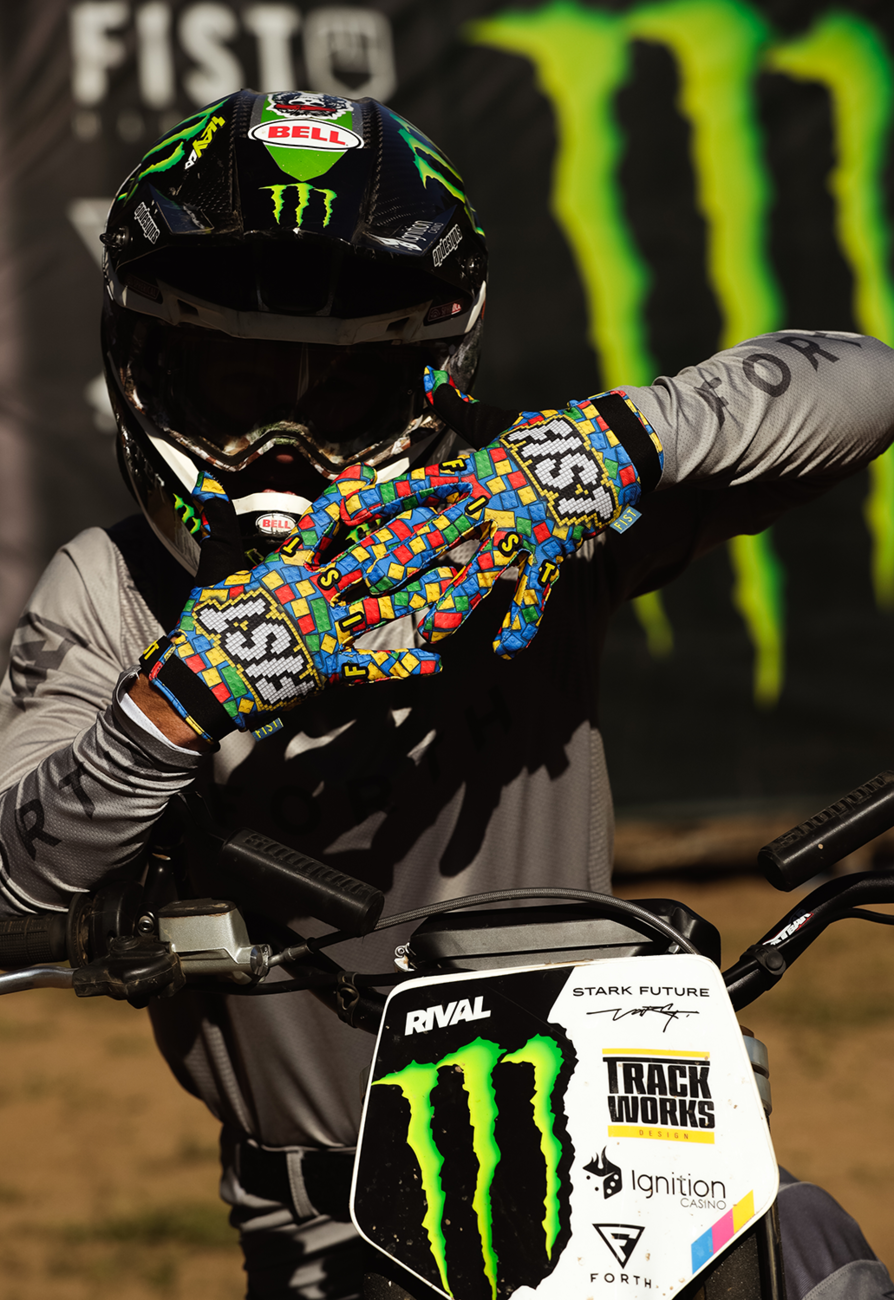 Fist Handwear Strapped Build Gloves