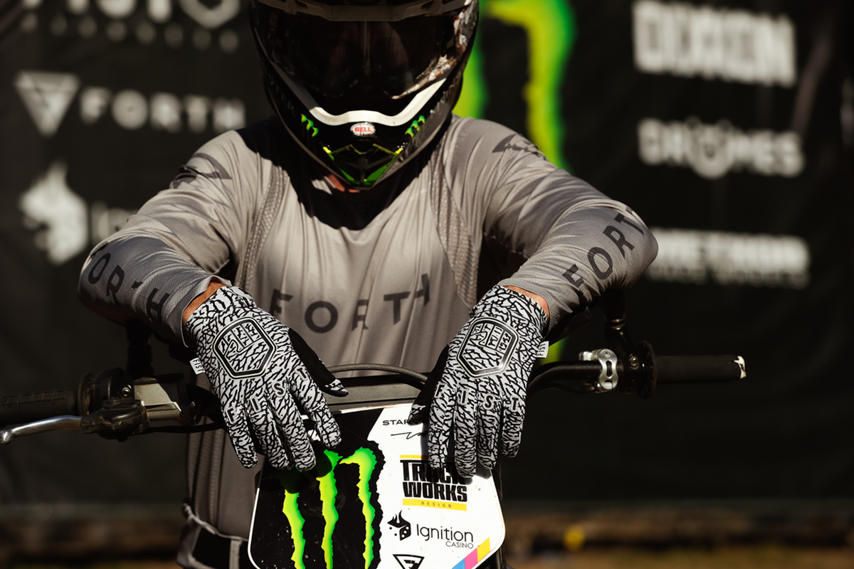 Fist Handwear Strapped Elephant Gloves